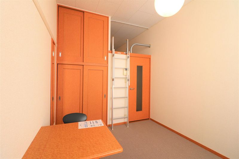 レオパレス伸和 居間