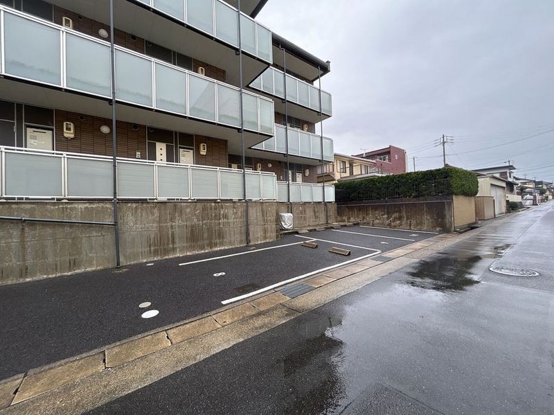 レオネクストレ　マーニ 駐車場