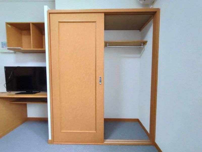 レオパレスクレセント 収納