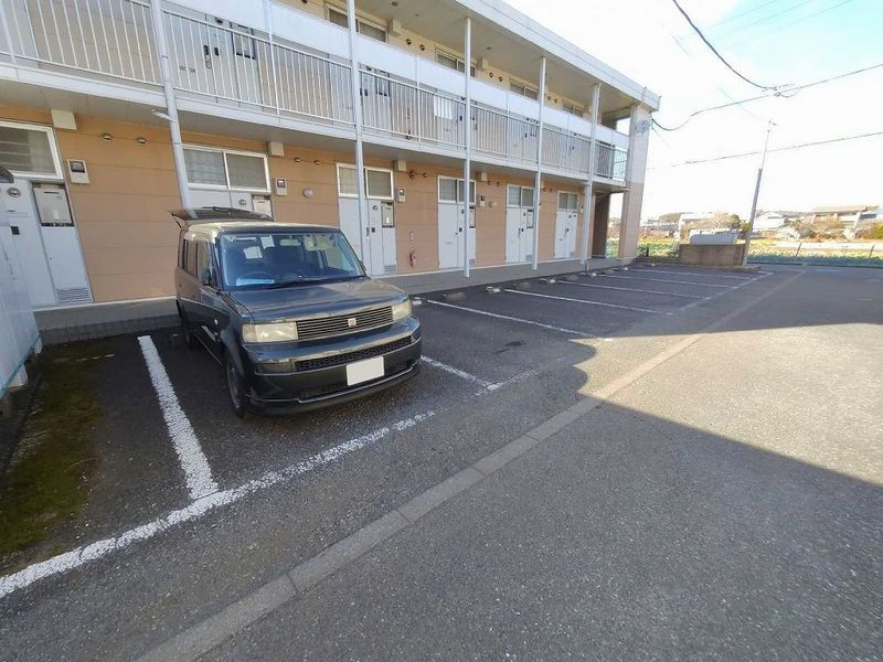 レオパレス原山 駐車場