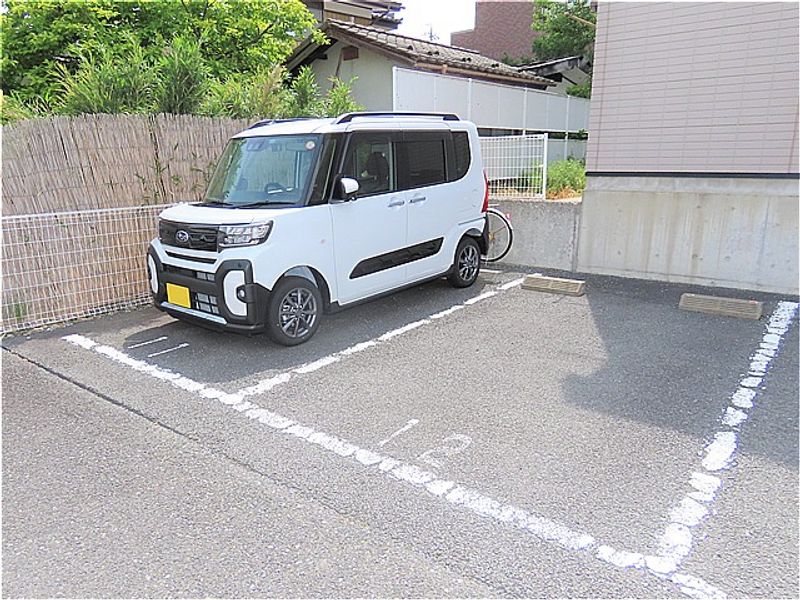 レオパレスアーリーバード 駐車場