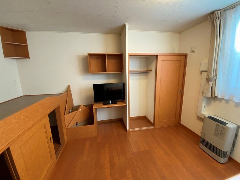 レオパレスグット・ケミストリー 居間