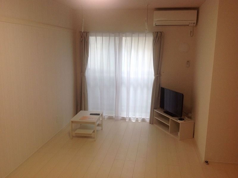 クレイノファウンデーション美好 居間