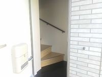 MIRANDA Falconer I Entrance