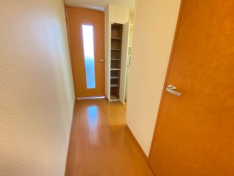 レオパレスサンセール 玄関