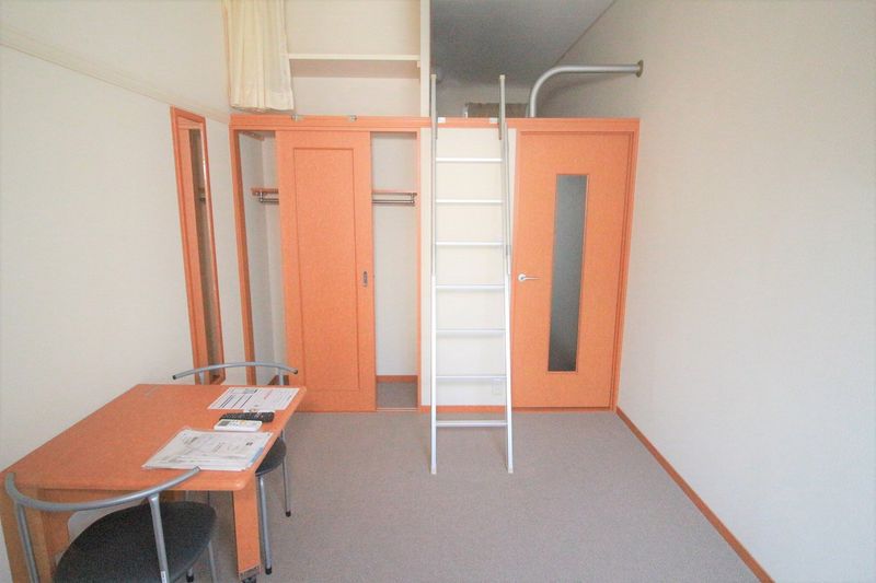 レオパレス室町 居間