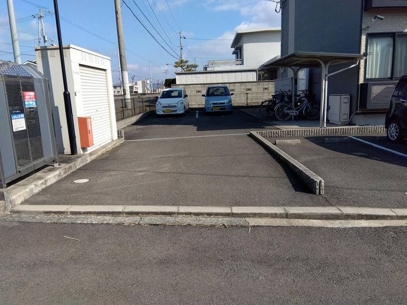 レオパレス桜 駐車場