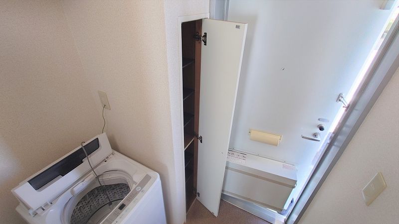 レオパレス一ツ浜 玄関