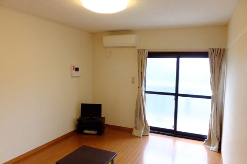 レオパレスコンフォートフレアⅢ 居間