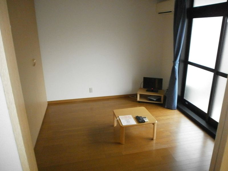 レオパレスピュアグリーン 居間