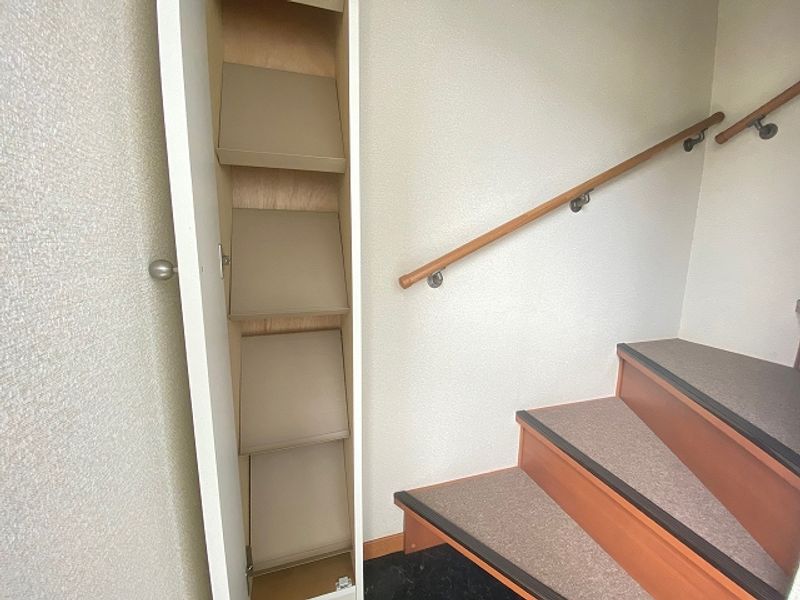 レオパレスオンワード磐田 玄関