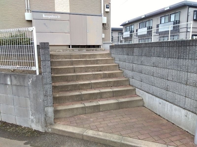 レオパレスよしたけ エントランス