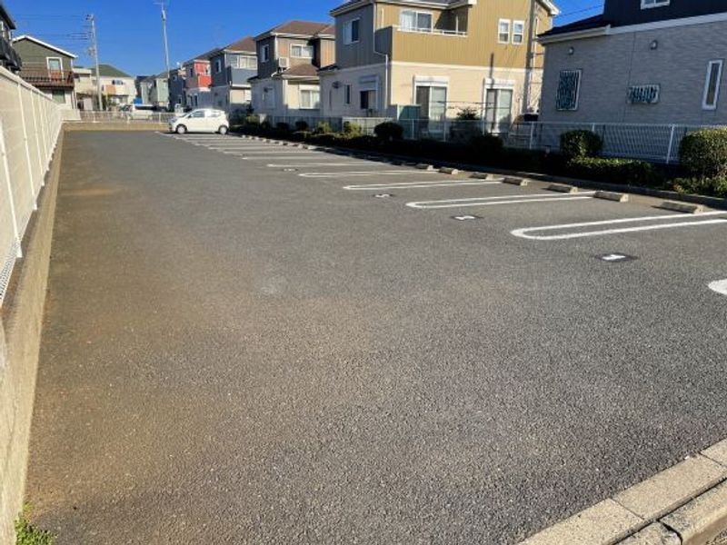 レオパレスＨＡＰＰＩＮＥＳＳ 駐車場