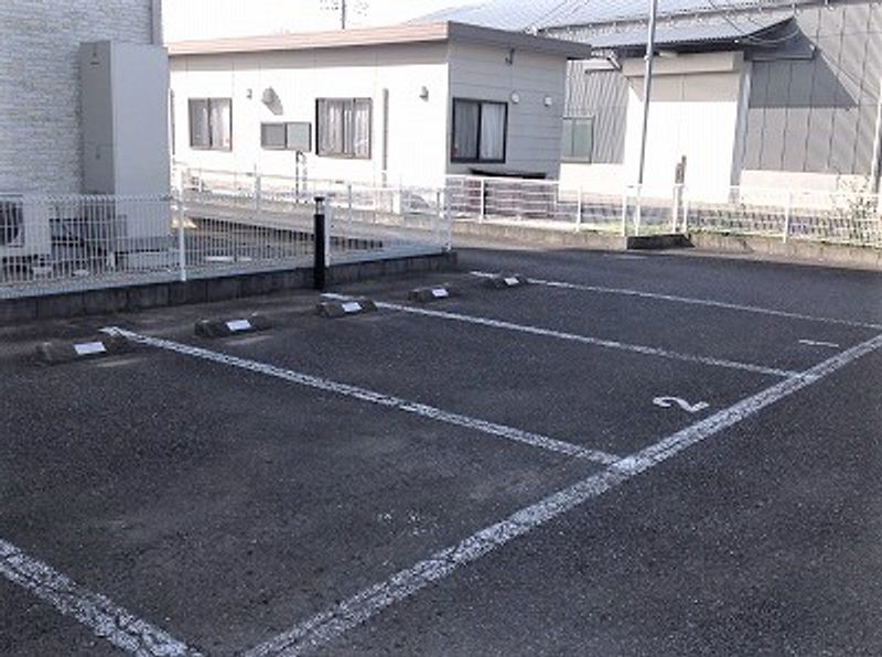 レオパレスＫＵ 駐車場