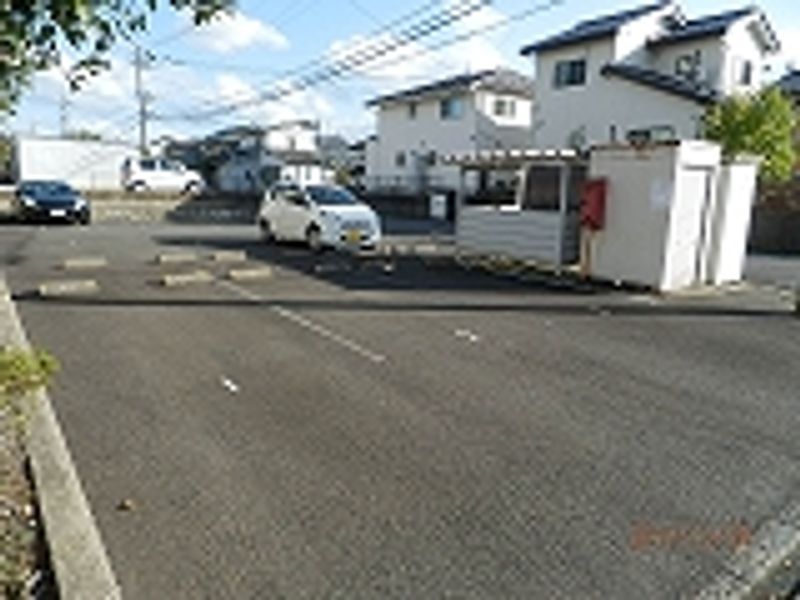 レオパレスパークサイド神中 駐車場