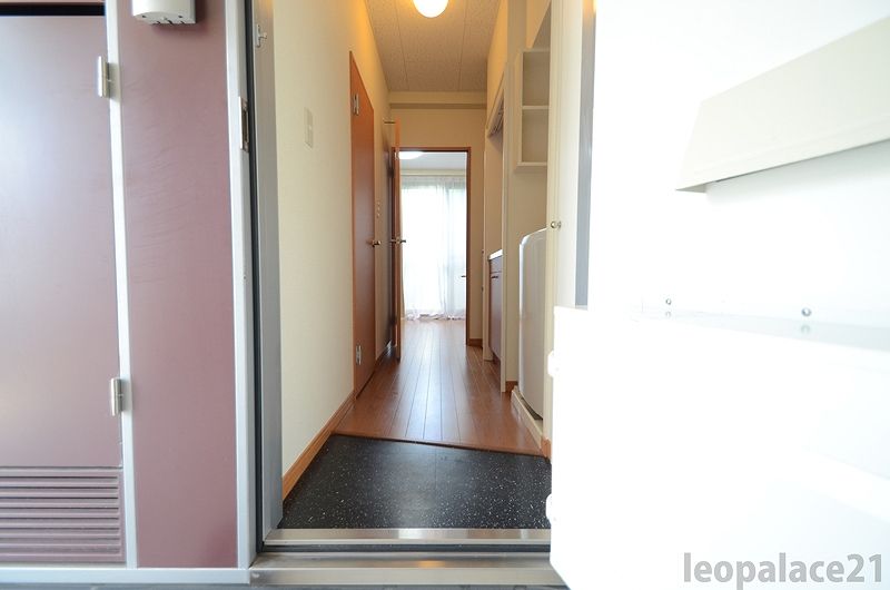 レオパレス長居西 玄関