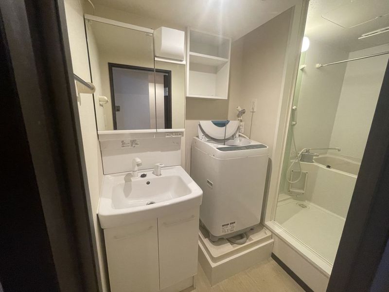 LEONEXT Bonbonera Washroom