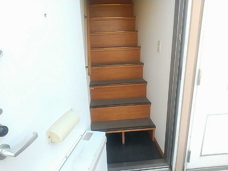 レオパレス欅 玄関