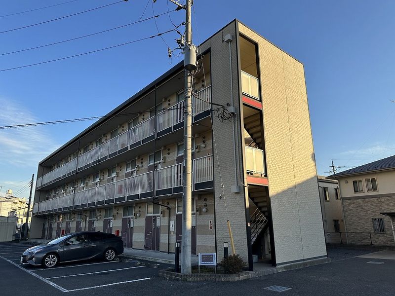 レオパレスカルーナ エントランス