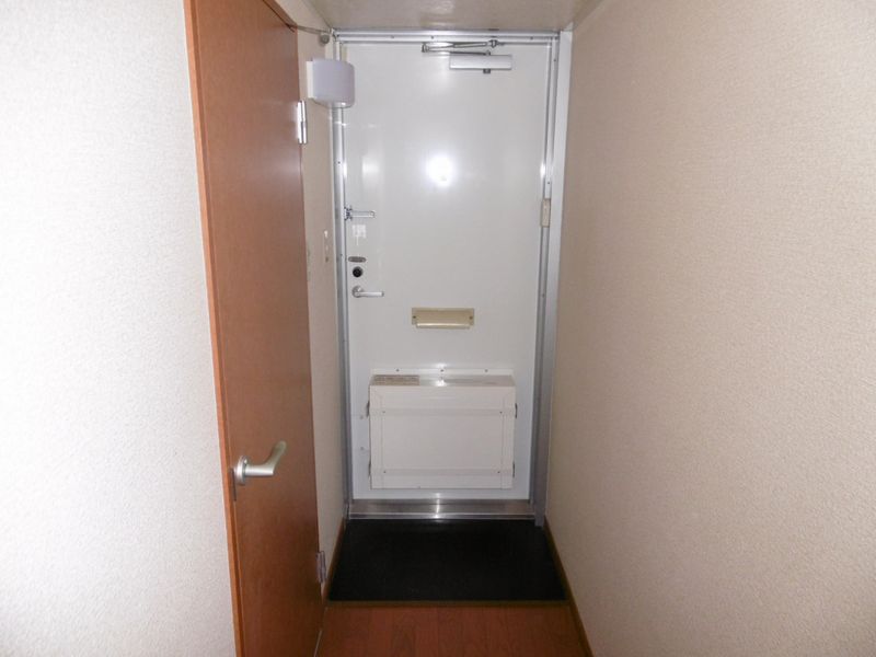 レオパレス天童 玄関