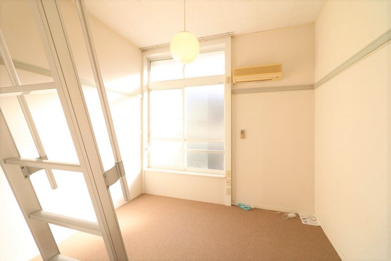レオパレス松ヶ崎 居間