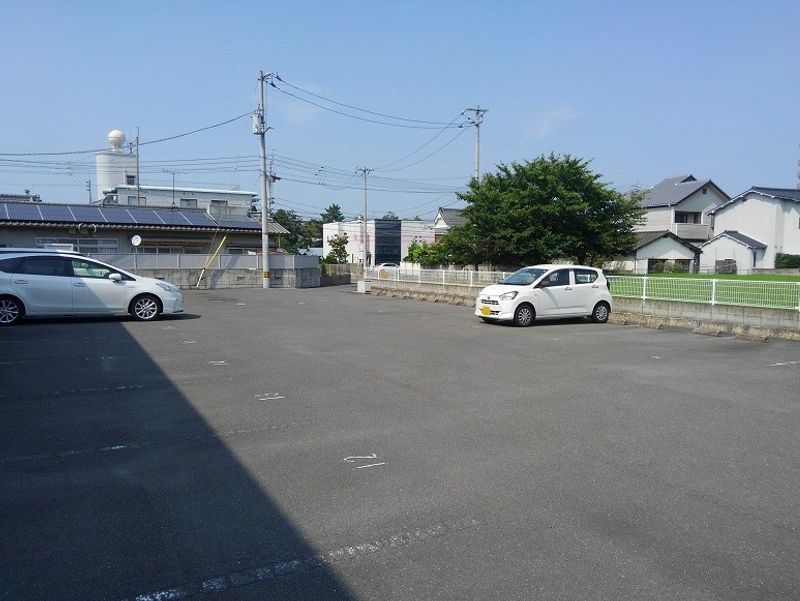 レオネクストクラインガルテン 駐車場