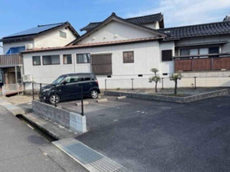 レオパレスリベェール 駐車場