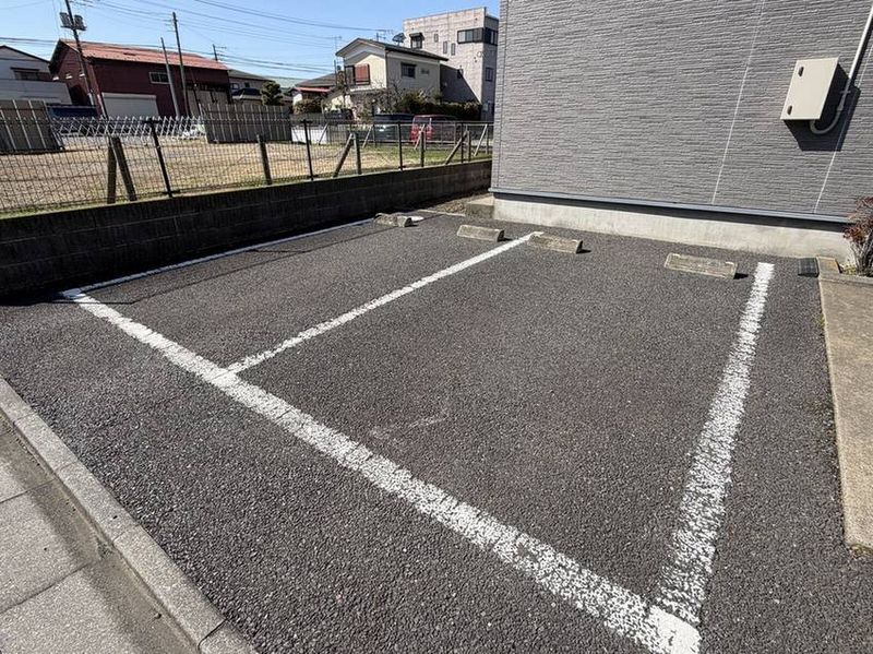 leopalace Freedom Minami Kaname VIII 주차장