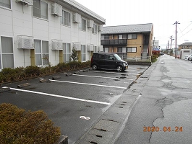 レオパレスプチＭ 駐車場