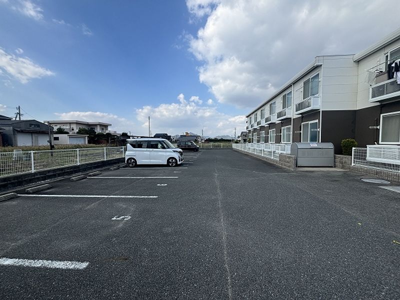 レオパレス華陽 駐車場