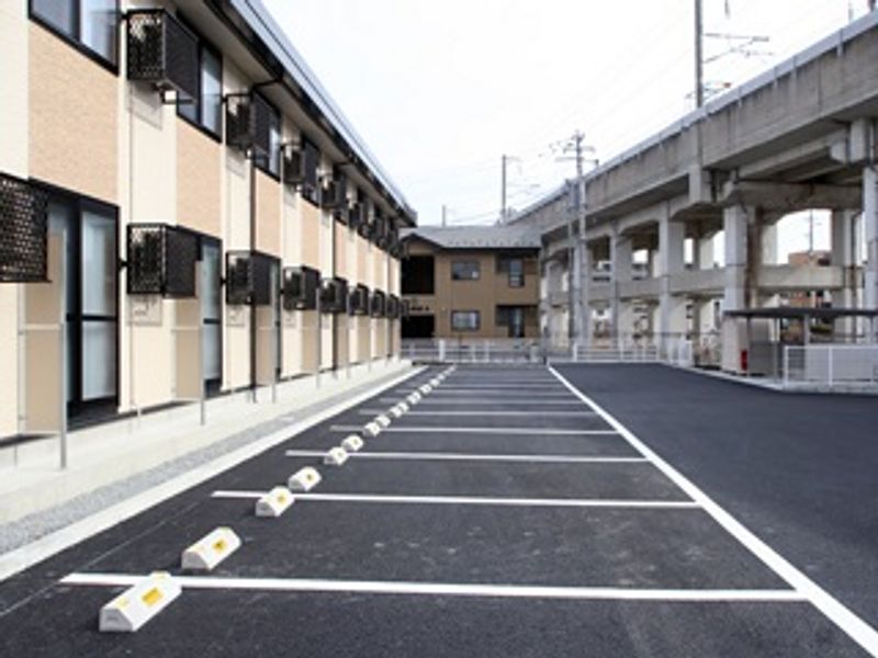レオパレスグランベアー 駐車場