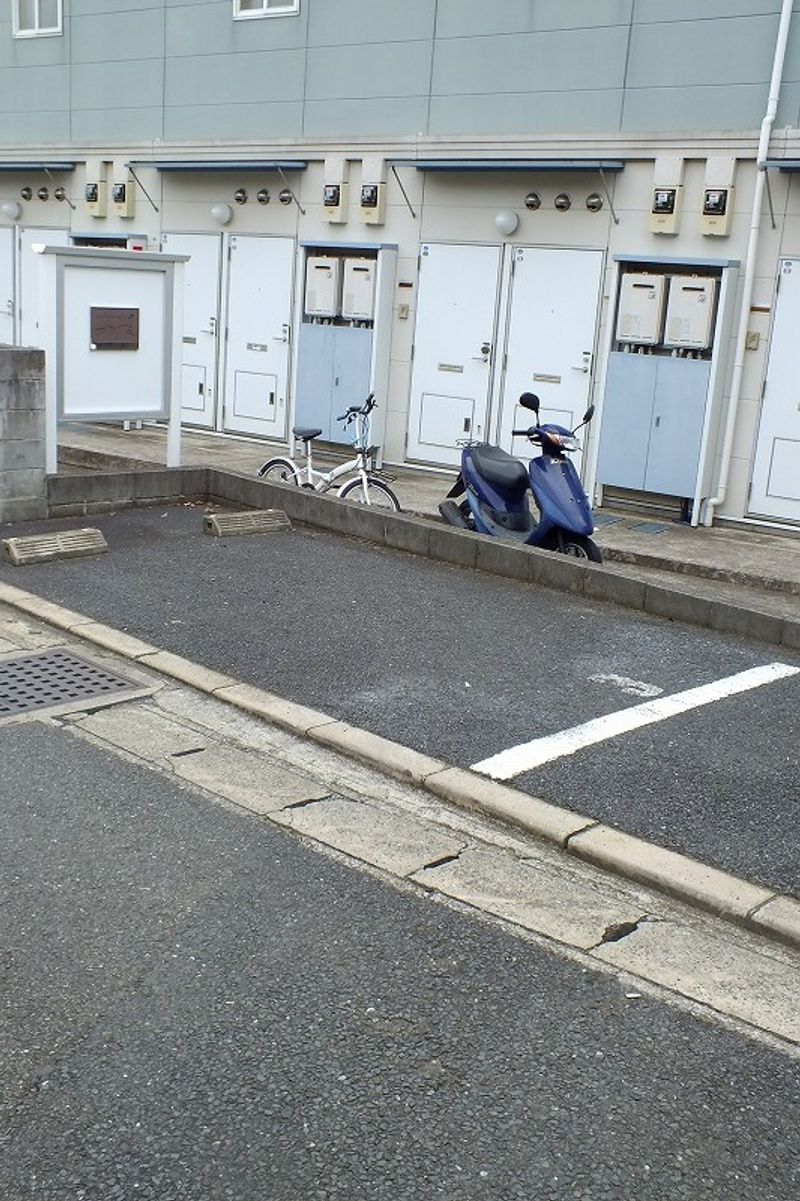 レオパレスザーリア 駐車場