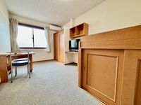 レオパレス緑嶺 居間