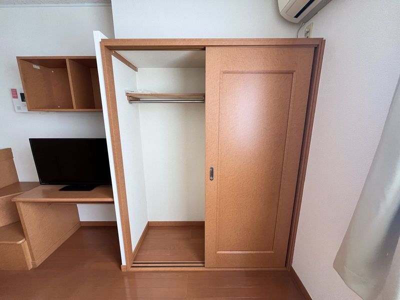 レオパレスバレーナ紅葉 収納