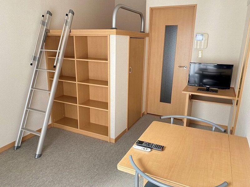 レオパレスアミティエ 居間