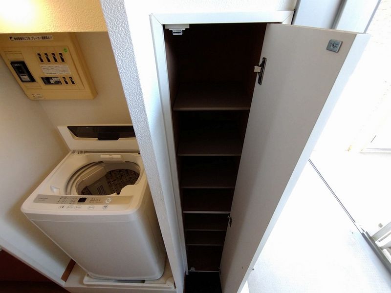 レオパレスデルタ 玄関