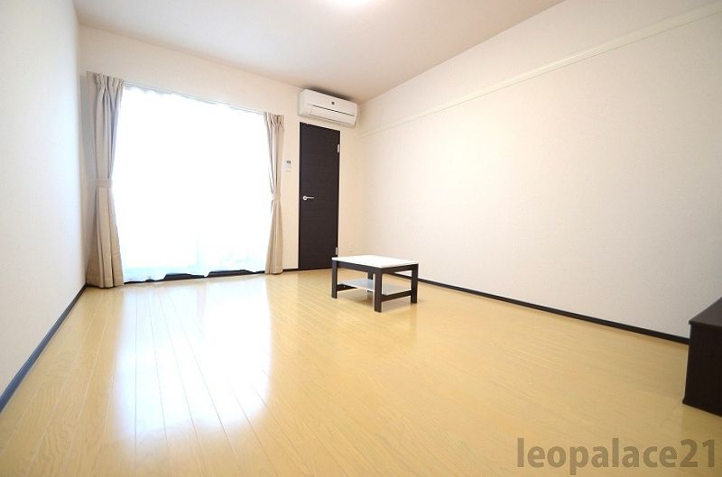 CLEINO Grandchariot Living room