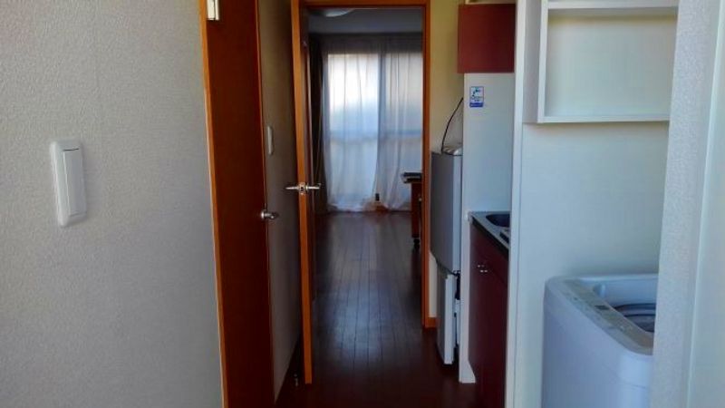 レオパレスジャルダン 玄関