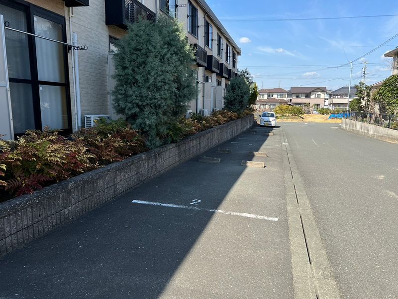 レオパレスエスポ牛川 駐車場