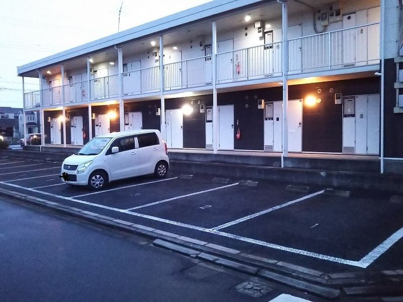 レオパレスコースト・フィールズ 駐車場