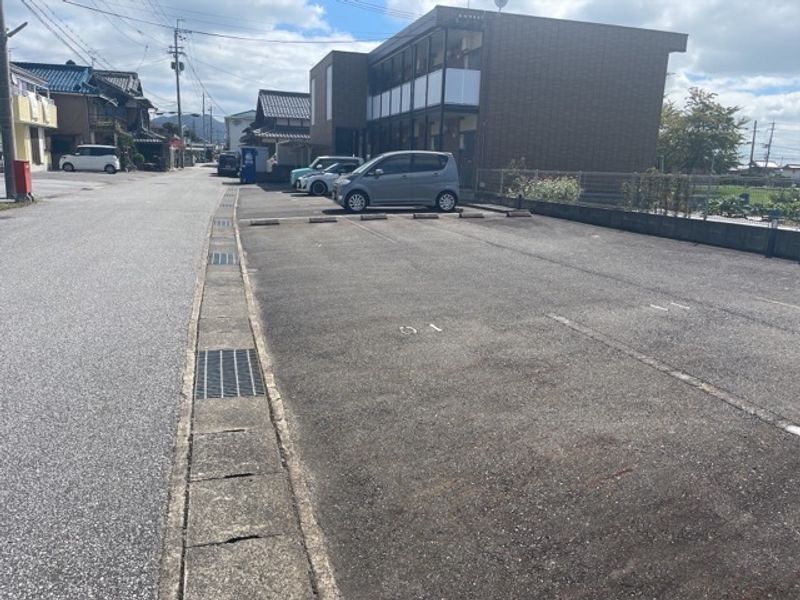 レオパレス豊郷ハーベスト 駐車場