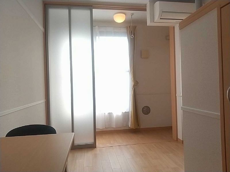 レオパレスＢＯＮＨＥＵＲ弐番館 居間