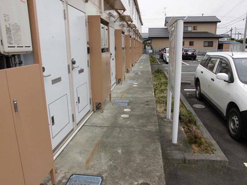 レオパレス高見０３ エントランス