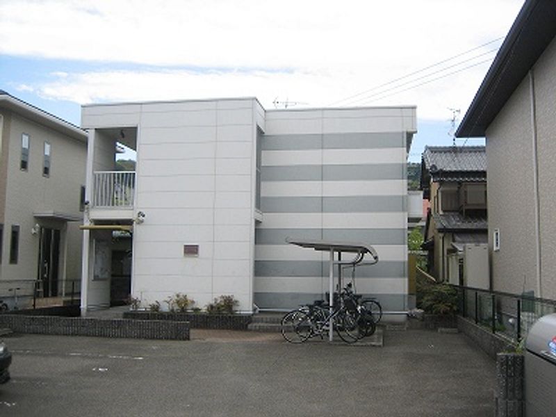 レオパレスチャルム 外観