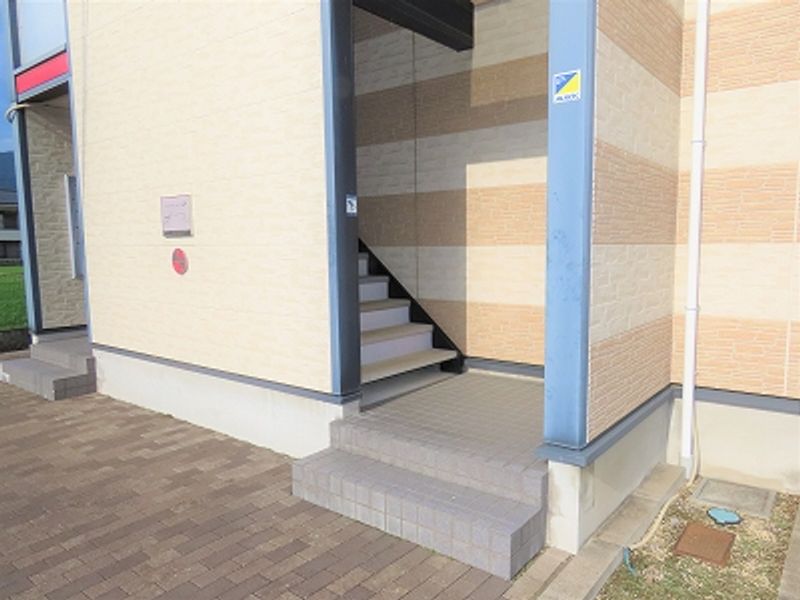 レオパレス御所 エントランス