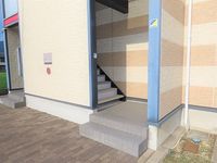 レオパレス御所 エントランス