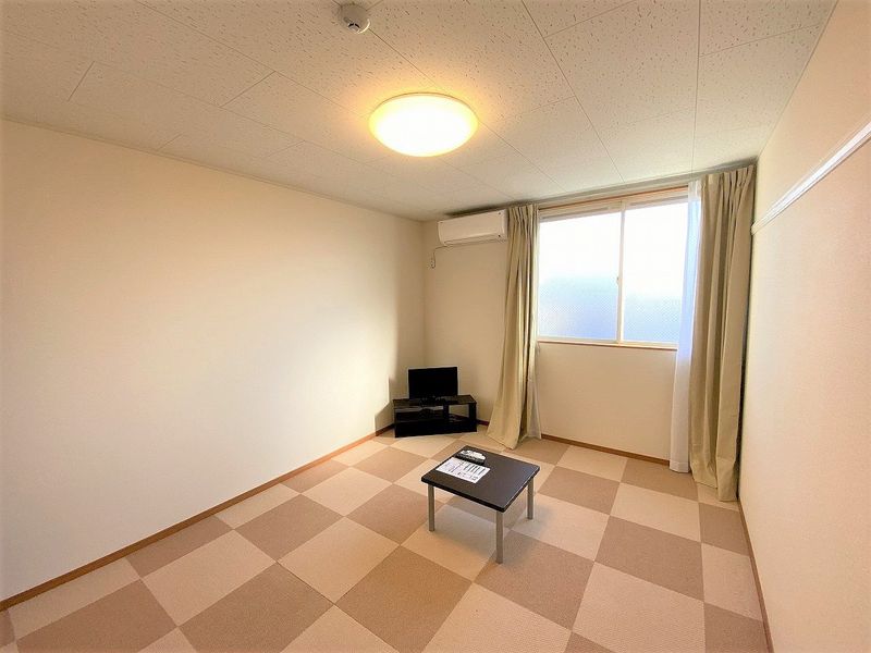レオパレスリバーサイド下北 居間