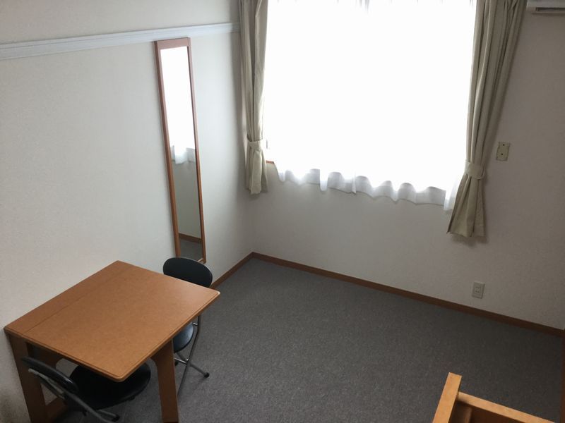レオパレスコート　シンタグマ 居間