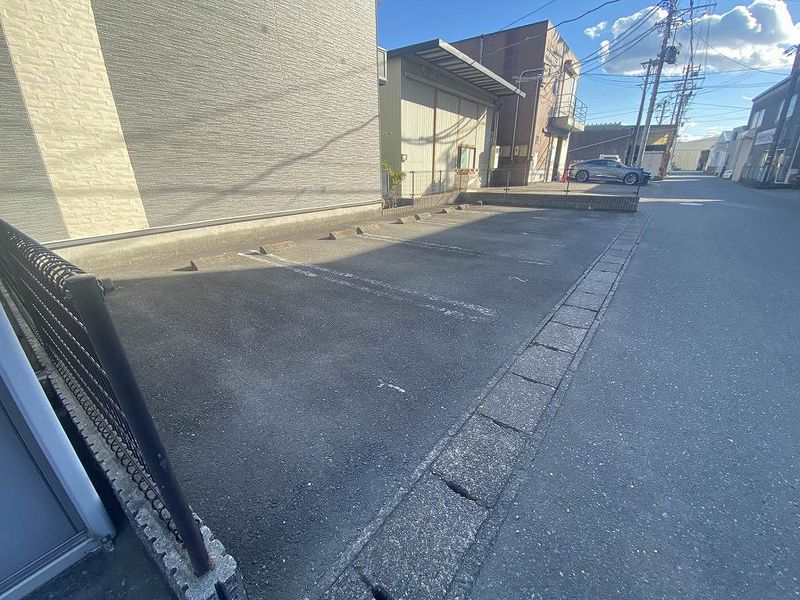 レオパレスアスカ 駐車場