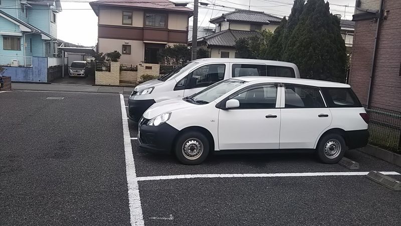 レオネクストエクレール 駐車場
